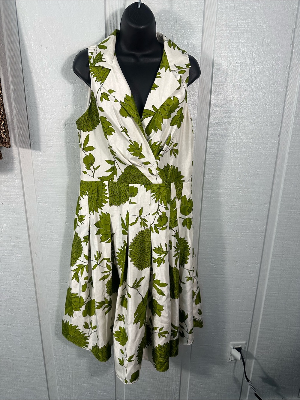 Willow Glen New York White and Green Floral Dress Size 14 EUC